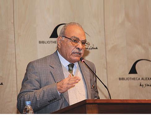 الدكتور عمارة يستنكر فض الاعتصام السلمي بالقوة