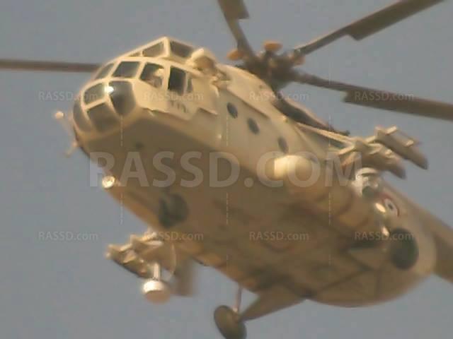 طائرات الجيش تحلق على ارتفاع منخفض جداً فوق اعتصام رابعة