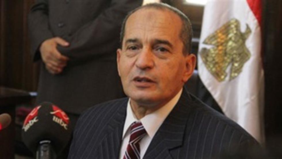 مصادر: وزير الزراعة يجمد صلاحيات رئيس الحجر لرفضه دخول قمح مصاب