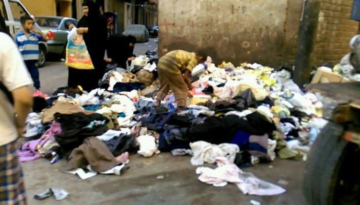 مقالب القمامة.. معرض ملابس للفقراء