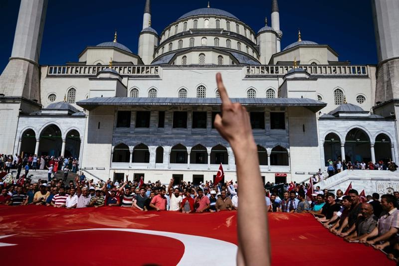 “لا بد من إسكات المساجد” – مقال لـ”ساري عرابي”