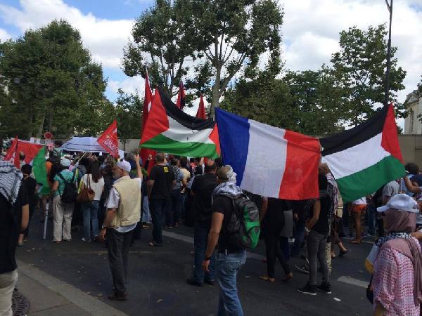 مظاهرة بـ”فرنسا” تنديداً بالمجازر الصهيونية في “غزة”