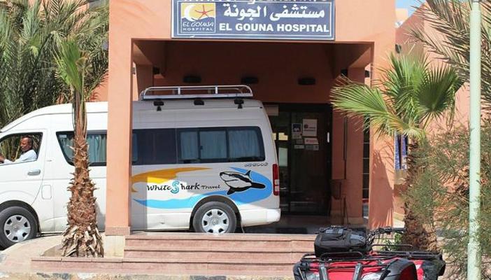 نقل مصابي طائرة الهبوط الاضطراري لمستشفى الجونة