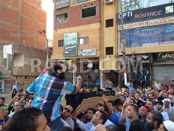 الآلاف يشيعون جنازة شهيد بني سويف