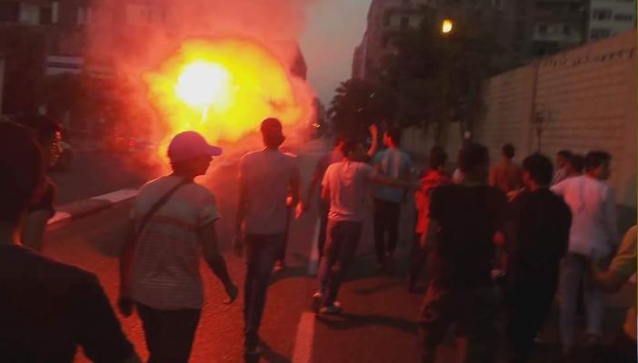بالصور.. مسيرة شبابية مفاجئة بالقرب من ميدان التحرير