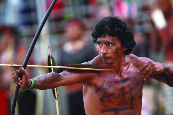 هنودٌ حمر يتواصلون مع العالم الحديث لأوّل مرة