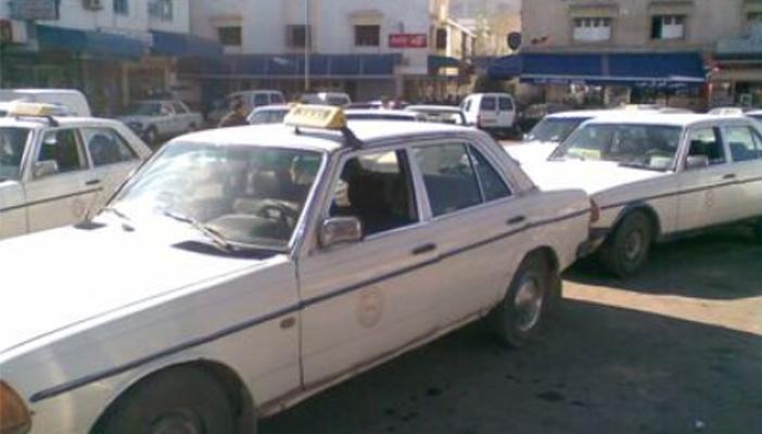 لون “تاكسي الأجرة” بالمنيا ظاهرة تنذر بكوارث