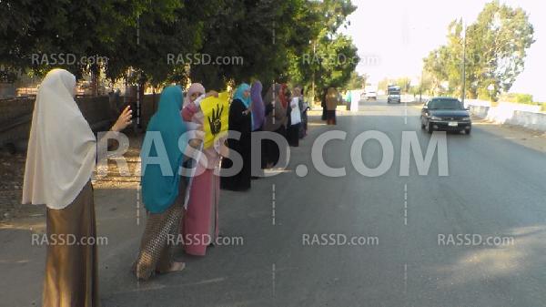 سلسلة بشرية علي طريق”سمنود-المنصورة” بالغربية دعماً لغزة