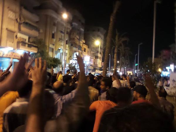 مسيرة في ميدان “الشهايبة” بـ”دمياط”