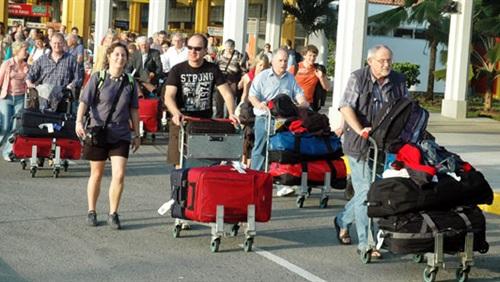 وصول 12ألفا و750 سائحا إلى مطار الغردقة