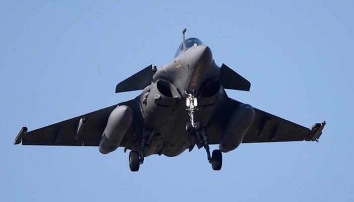 “دفنس نيوز”: الهند تلغي صفقة الـ”رافال” الفرنسية