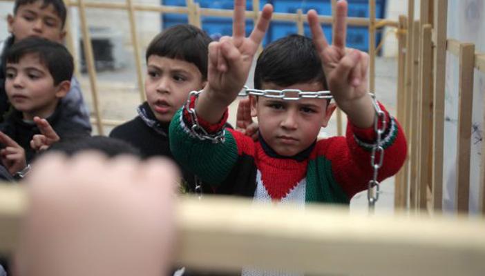 الاحتلال الإسرائيلي يواصل انتهاكاته بحق 200 طفل فلسطيني أسير