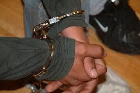 أسرة معتقل بالعاشر تطالب بالتحقيق مع كل من اعتدى عليه