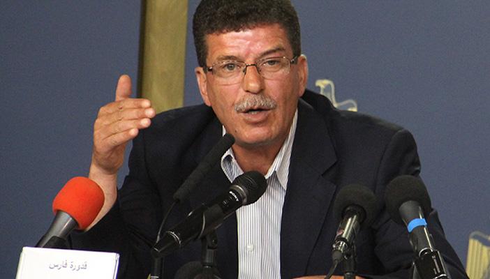 مسؤول فلسطيني: أسرى سجنيْ “نفحة” و”النقب” يعلنون إضرابًا عن الطعام