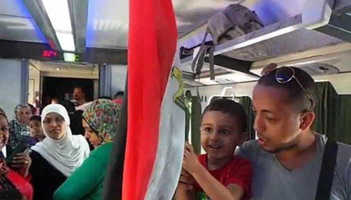 التكدس والشجار وفشل التنظيم تصاحب “قطار المفاجآت” في رحلته للإسكندرية