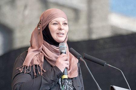 أخت زوجة “توني بلير” تتهمه بالتقصير في مهامه إزاء فلسطين