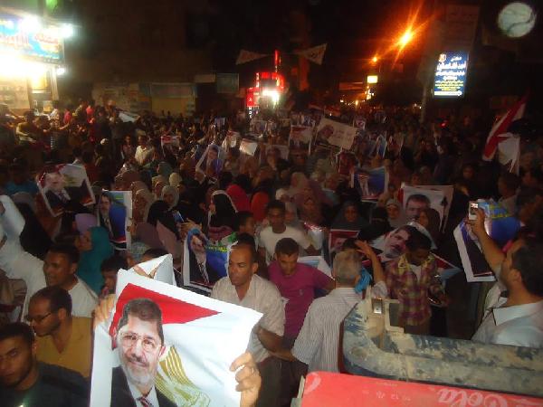 البلطجية يهاجمون مسيرة مؤيدة لمرسى بالبحيرة