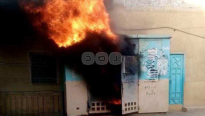 بالصور..اشتعال أحد أكشاك الكهرباء بالعبابدة