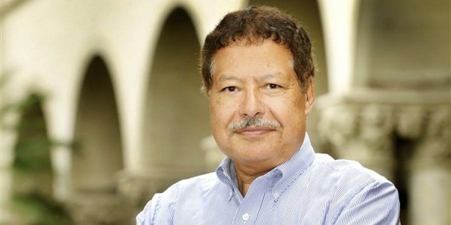 مات زويل.. فصول من مأساة السلطة والعلم – مقال لـ”محمد إلهامي”