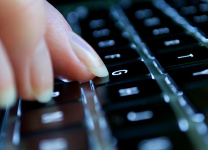 إدمان الإنترنت يزيد خطر الإصابة بنزلات البرد