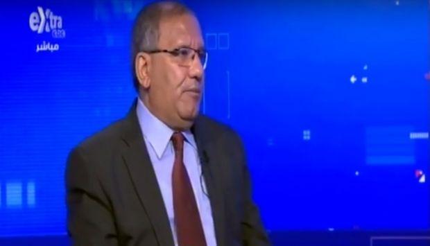 بالصور: نائب الهرم يخلع حذاءه بالجلسة العامة للبرلمان