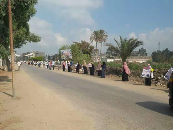 سلسلة بشرية بكفر صقر في أسبوع “المقاومة أمل الأمة”