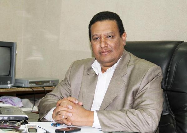 عزوز: الانقلابيون فاشلون حتى في التأليف والفبركة!