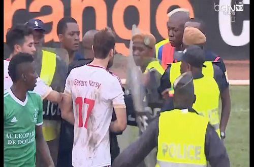 بالفيديو.. باسم مرسي يحاول الاعتداء على حكم مباراة الزمالك