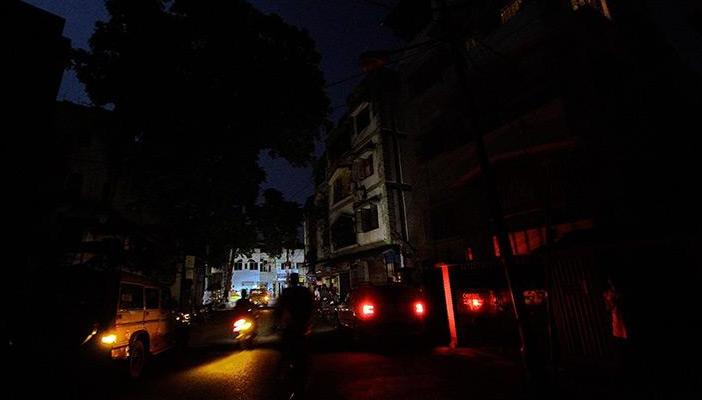 الكهرباء تعود للانقطاع.. وفيس بوك للسيسي: حرام عليك يا أخي ليه كده