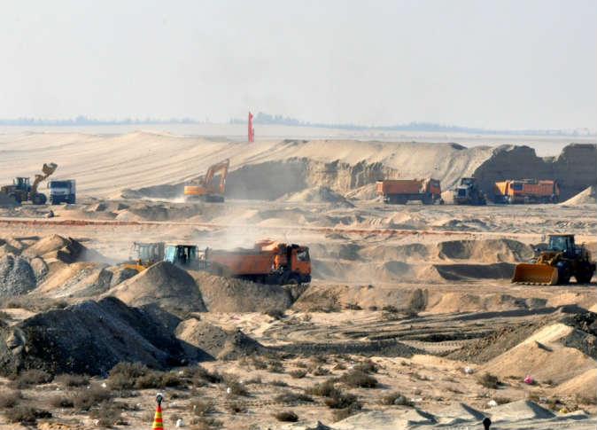 الجيش يحفر 5 امتار في اسبوع من قناة السويس الجديدة