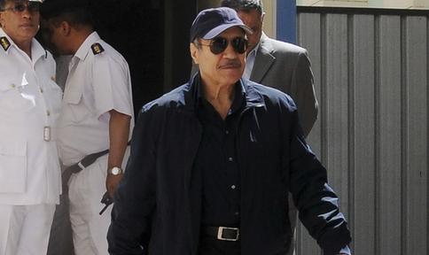 العادلي يحاكم ثوار يناير بتهمة المشاركة في المؤامرة