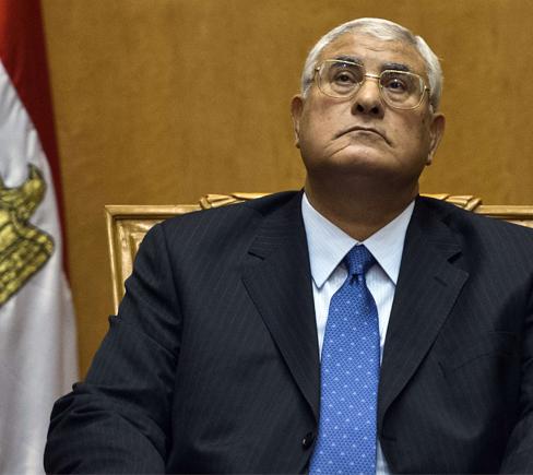 نشطاء: تعيين نجلة عدلي منصور بمكتب رئيس الوزراء