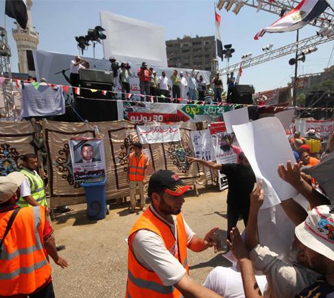 منصة رابعة: فض الاعتصام سيجعل الخيار”ميدان التحرير”