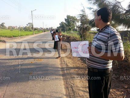 سلسلة بشرية لرافضي الانقلاب بـ”نبروه” الدقهلية