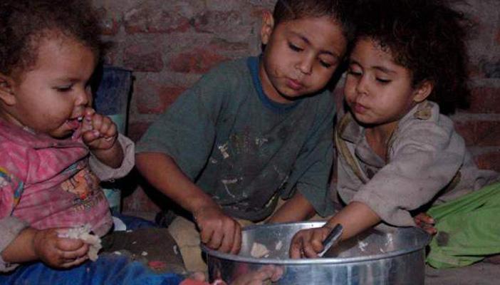 “ميل آند جارديان”: واحد من كل 3 مصريين يعيش على نظام غذائي فقير