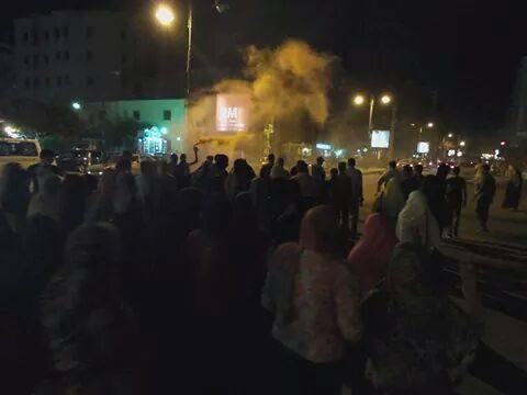 حرق”بوكس” ردًا لاعتداء قوات الأمن على مسيرة في “السويس”