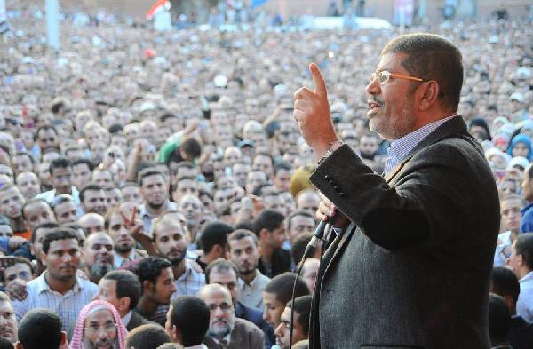 بالفيديو..محامي مرسي: الرئيس رفض الاجابة على اسئلة النيابة