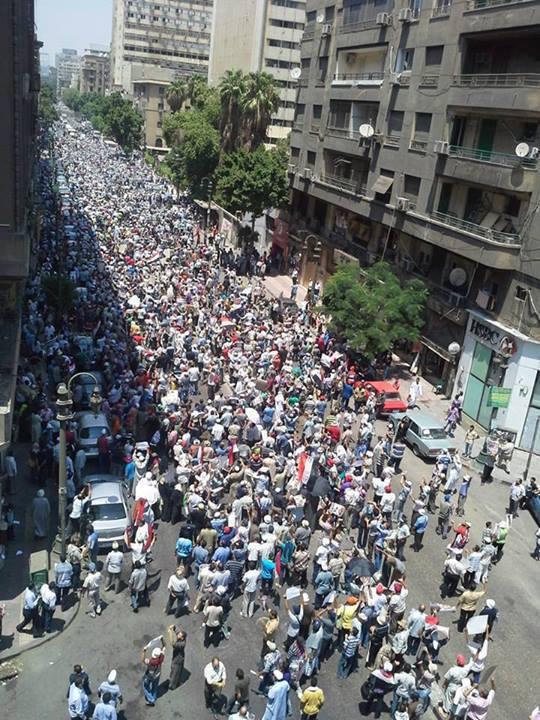 مسيرة حاشدة للصيادلة أمام وزارة الصحة