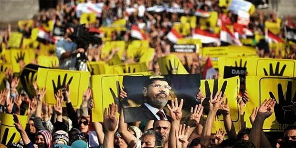 ثلاث أعوام حولت شارة رابعة إلى رمز مناهض للانقلابات في العالم