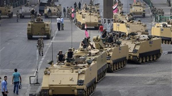 أمن الانقلاب يغلق مداخل القاهرة الكبرى في ذكرى مذبحة رابعة