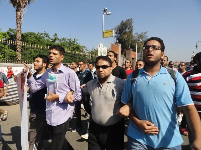 مسيرات لرافضي الانقلاب بأسيوط تتجه إلي محطة القطار