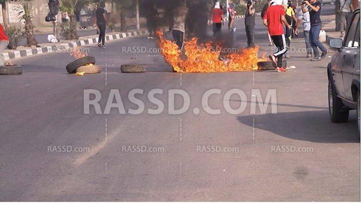 غضب شباب حلون يشعل النيران بطريق الكورنيش في ذكرى المذبحة