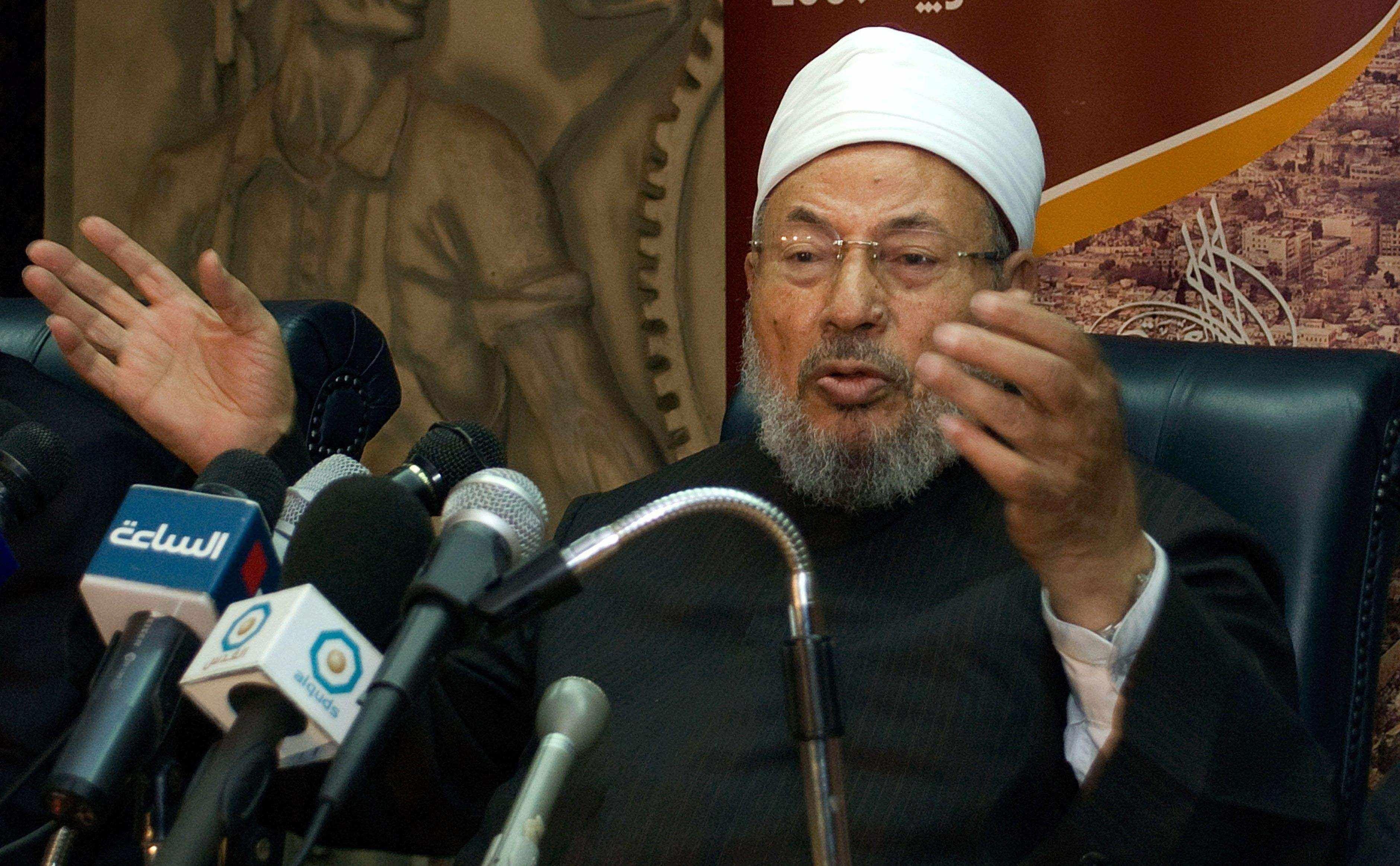 القرضاوي: اللهم لا تدع للخونة سبيلًا على عبادك المؤمنين