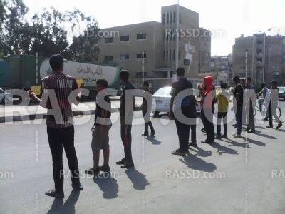 سلسلة بشرية أمام شركة الكهرباء بحي الزهور بـ”بورسعيد”