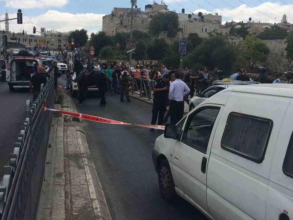 شاب فلسطيني يطعن أحد جنود الاحتلال عند حاجز”عوفر” في رام الله