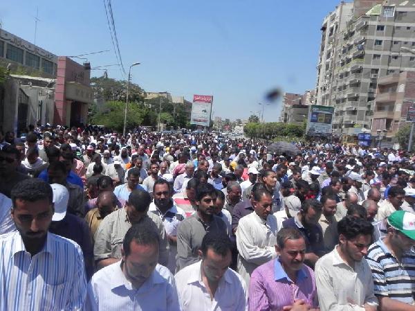 أبناء الفيوم يؤدون صلاة الغائب على شهداء مجازر فض الاعتصام