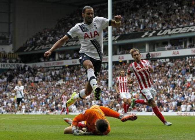 بالصور.. توتنهام يقع في فخ التعادل أمام ستوك سيتي