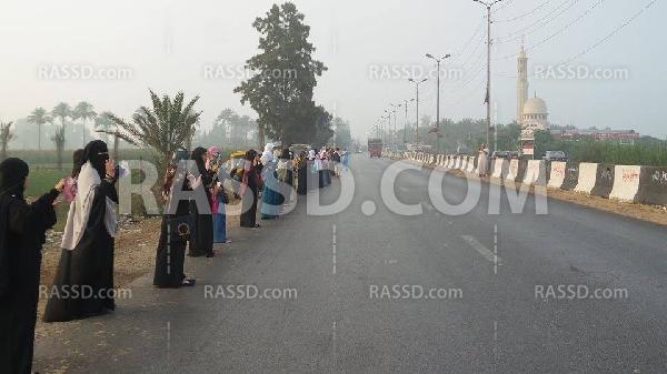 سلسلة بشرية بأجا للمطالبة بمحاكمة المشاركين في مذبحة رابعة