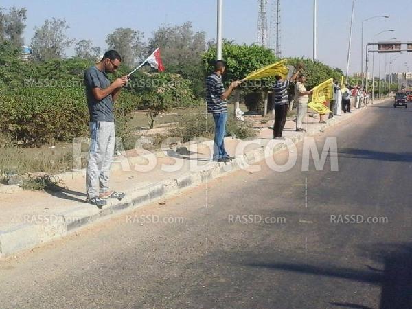 سلسلة بشرية بمدخل مدينة “برج العرب” بـ”الأسكندرية”