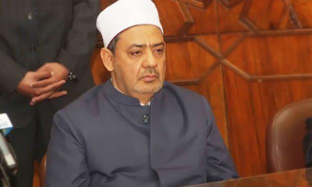 الطيب يشيد..ودماء المصريين لم تجف